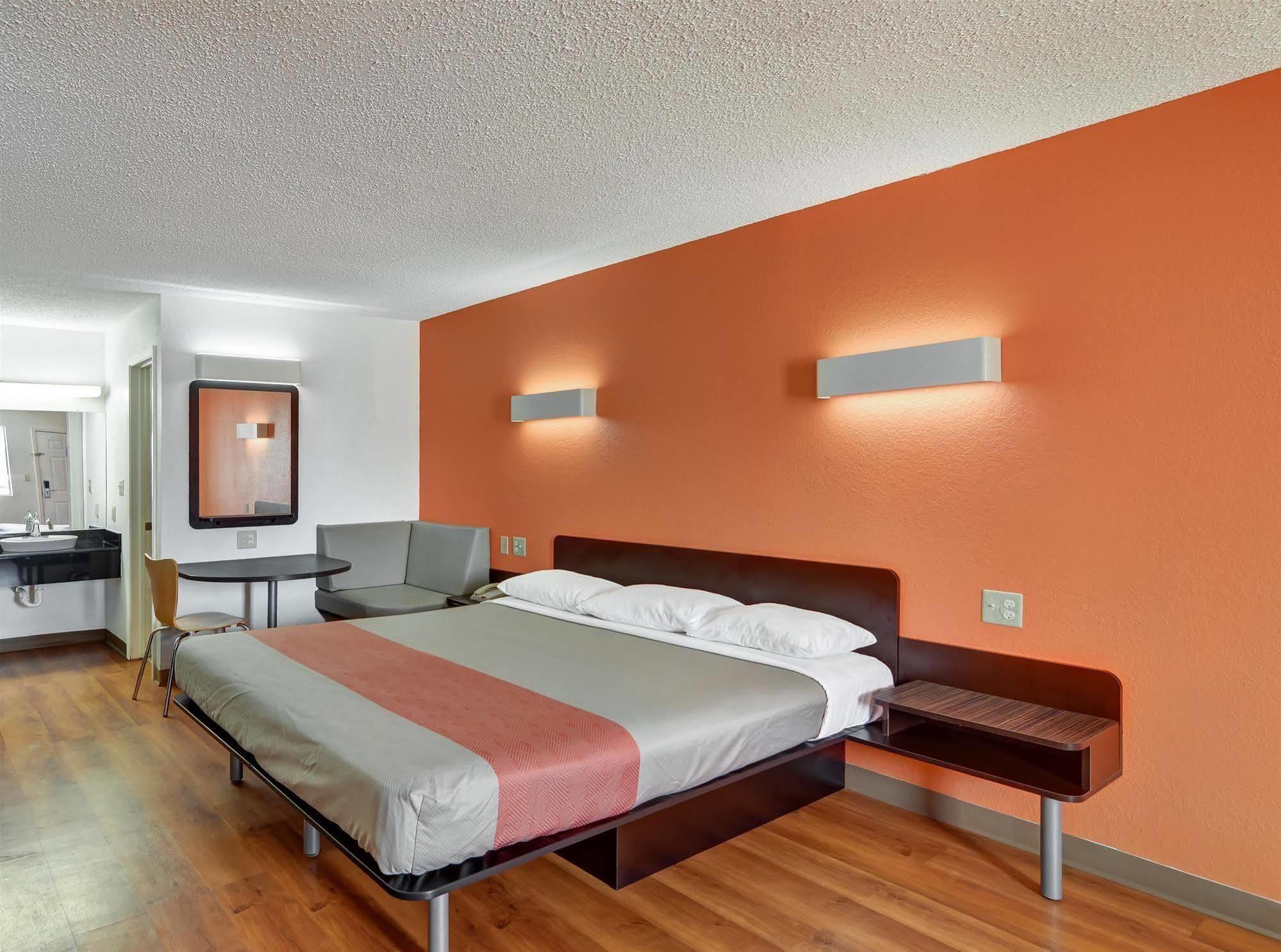 Hotel 6-lindale, Tx