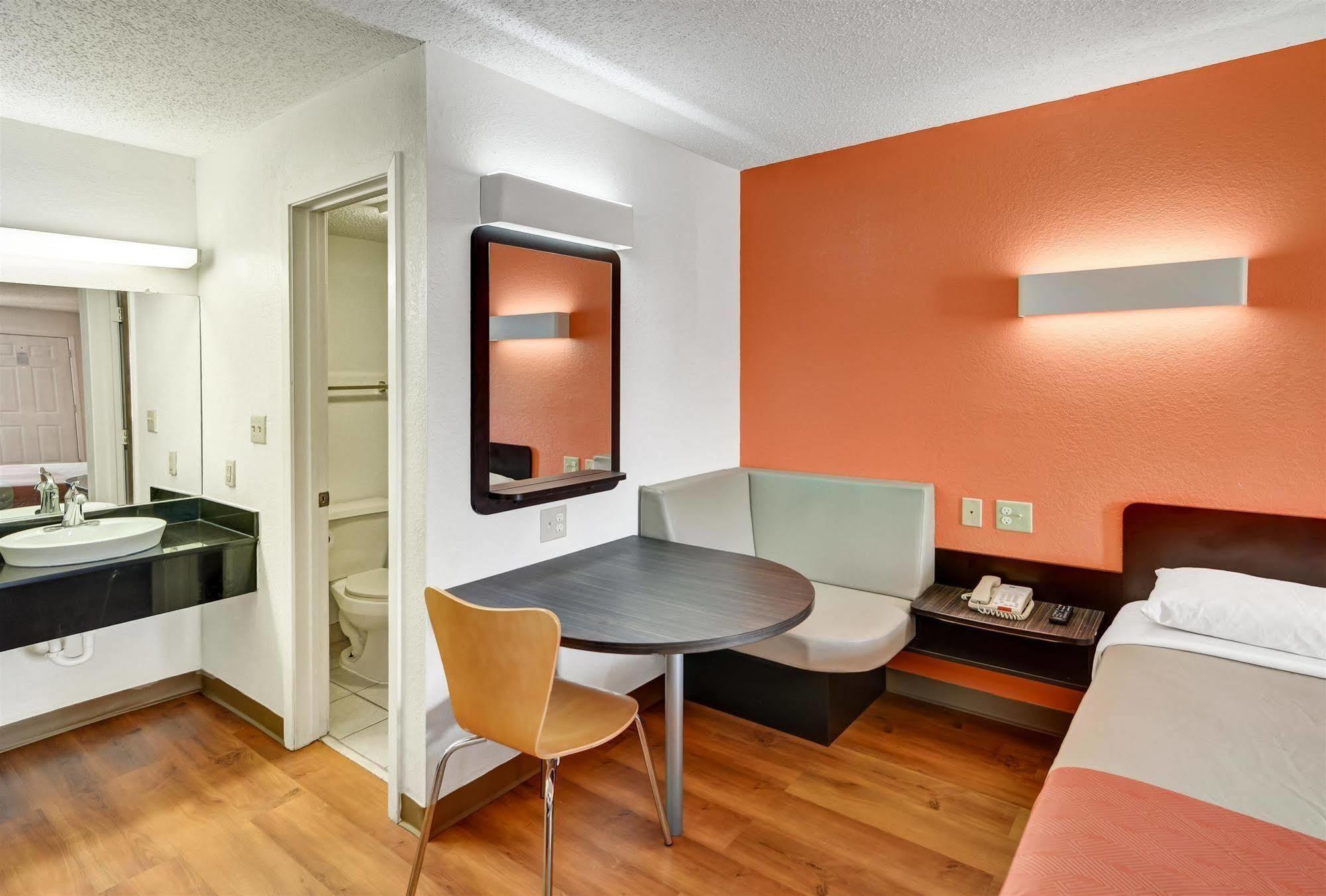 6-lindale, Tx Hotel 2*